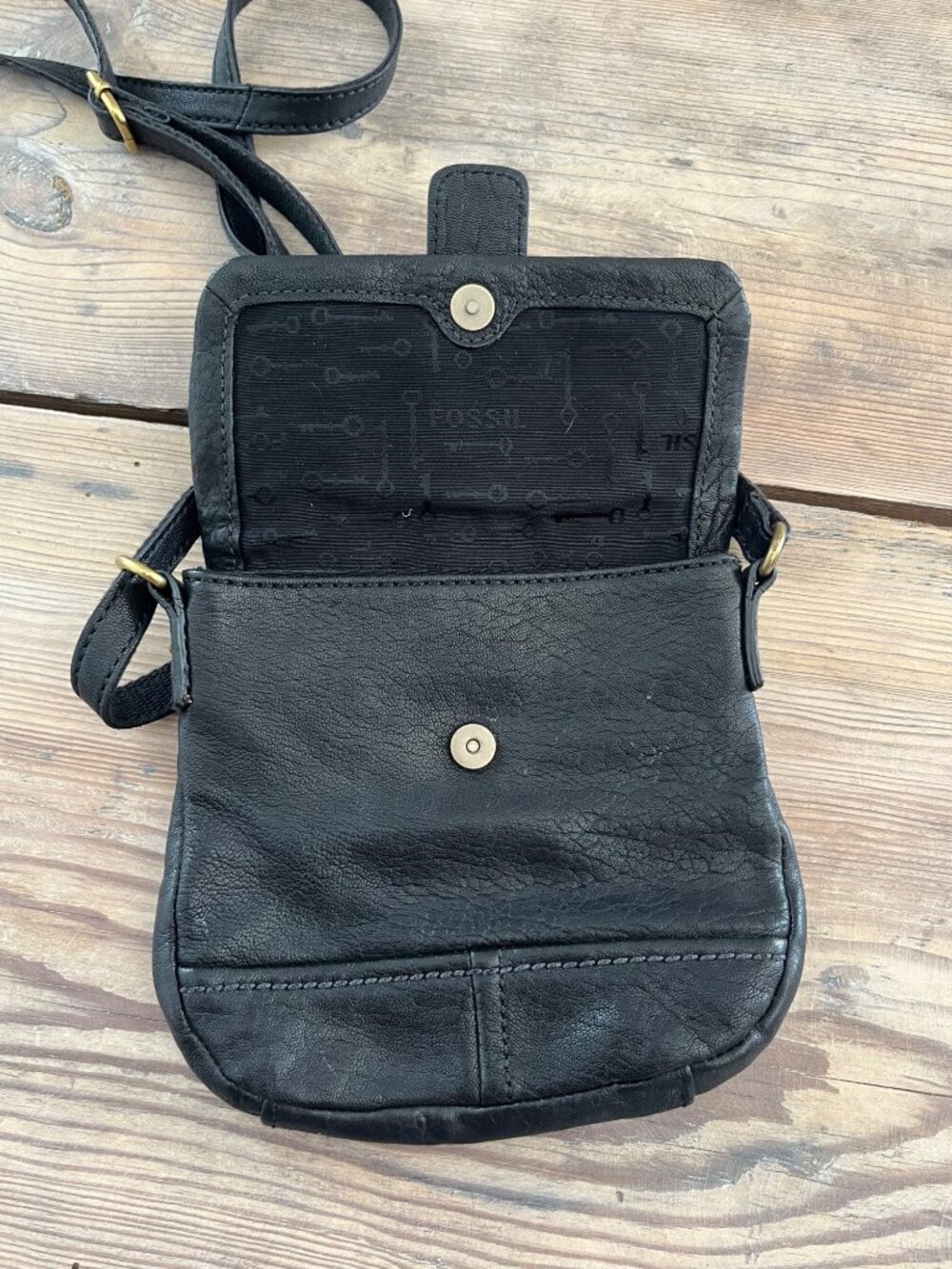 Fossil Black Leather Crossbody Bag with Brass Hardware Small Y2K - Picture 6 of 9